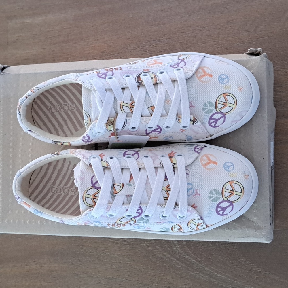 Taos Footwear White Lace-Up Sneakers with Multicolor Peace Motifs